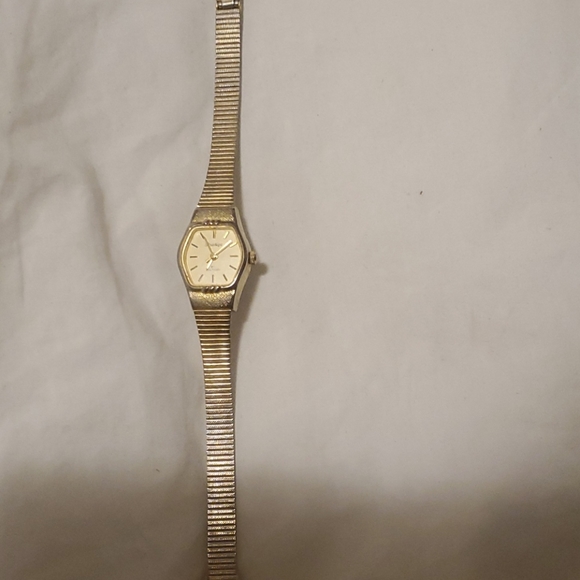 Gold tone Prestige by Waltham - Picture 3 of 7